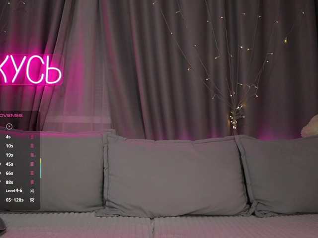 1-x's BongaCams show and profile