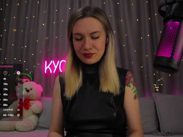 1-x's BongaCams show and profile