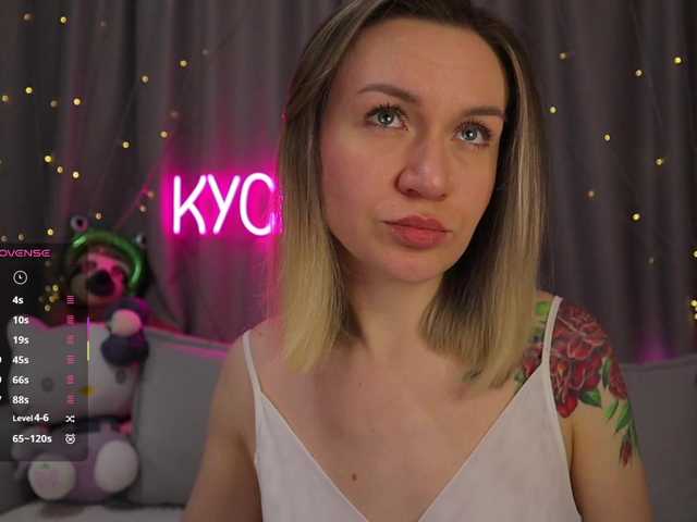 1-x's BongaCams show and profile