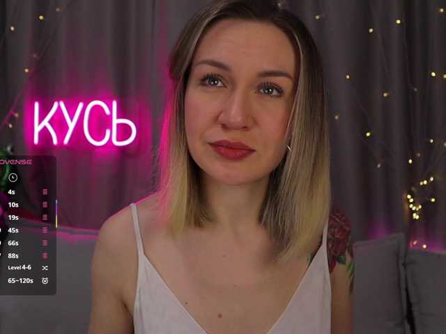 1-x's BongaCams show and profile