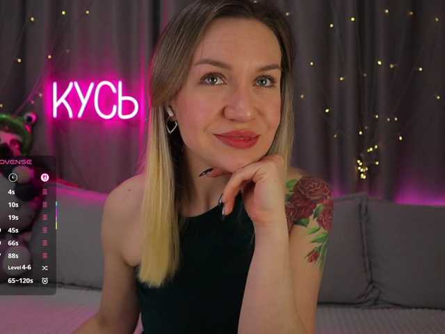 1-x's BongaCams show and profile