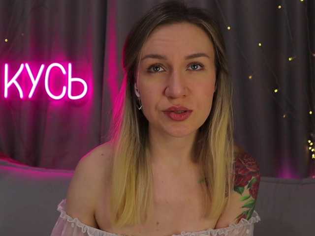 1-x's BongaCams show and profile