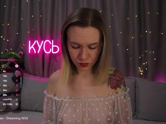 1-x's BongaCams show and profile