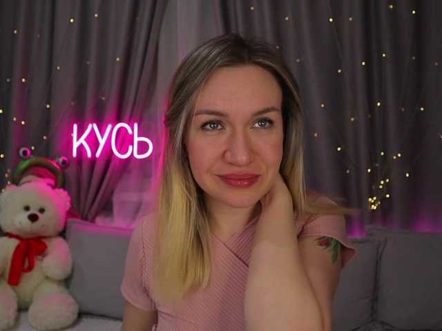 1-x's BongaCams show and profile