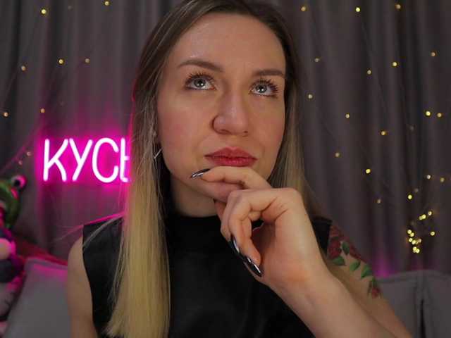 1-x's BongaCams show and profile