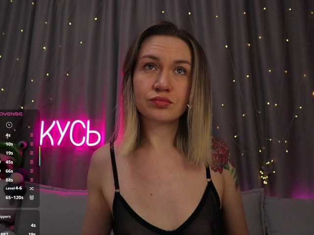1-x's BongaCams show and profile