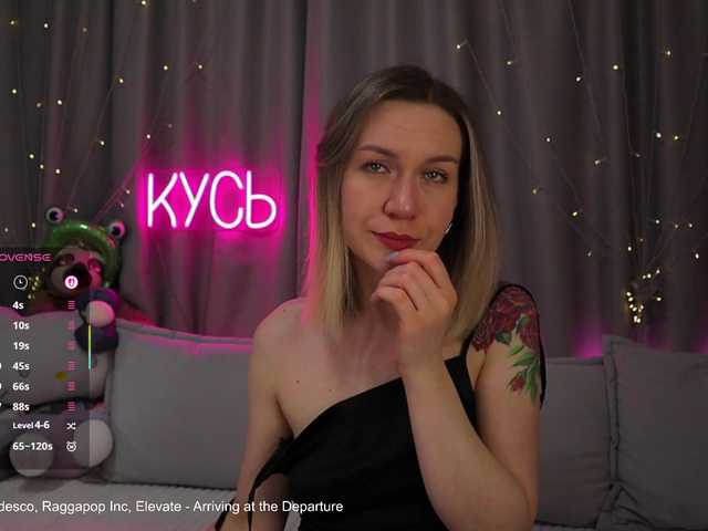 1-x's BongaCams show and profile