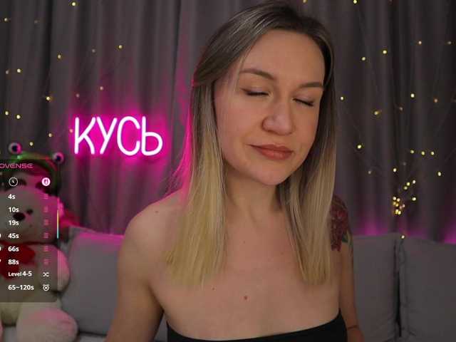 1-x's BongaCams show and profile