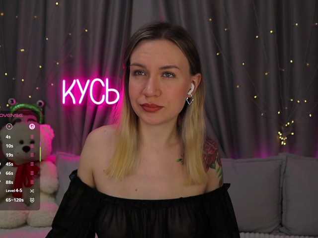 1-x's BongaCams show and profile