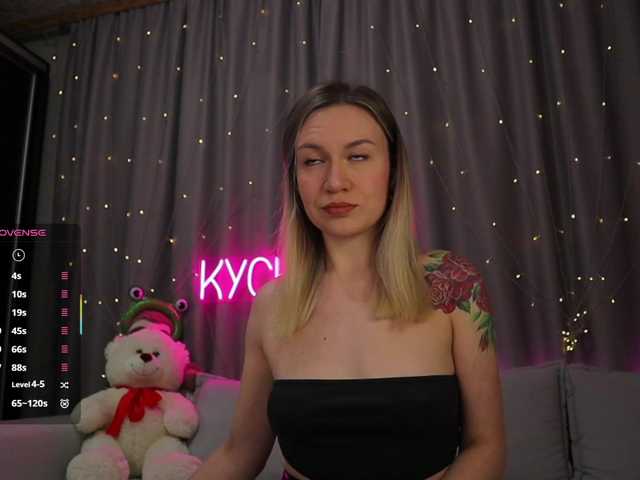 1-x's BongaCams show and profile