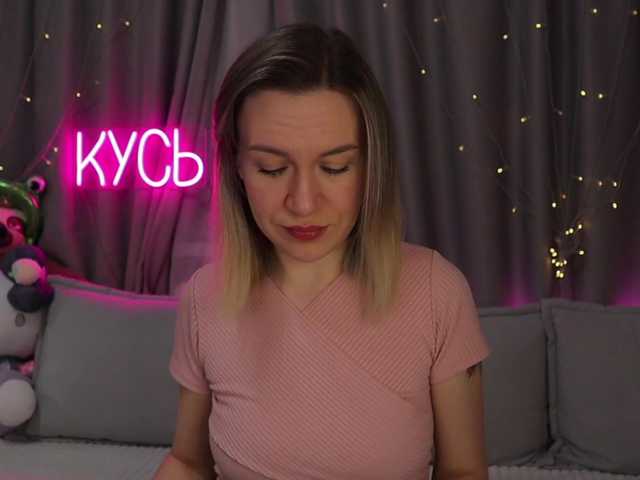 1-x's BongaCams show and profile