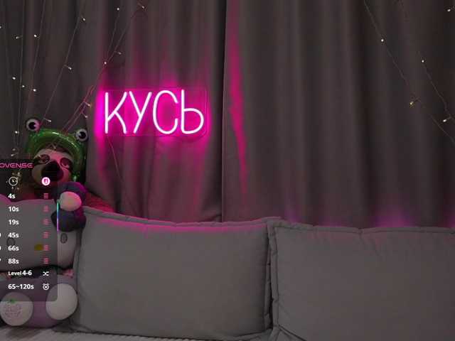 1-x's BongaCams show and profile