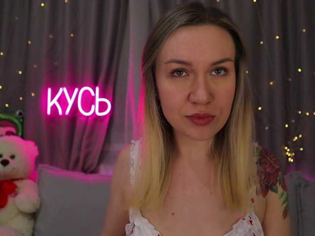 1-x's BongaCams show and profile
