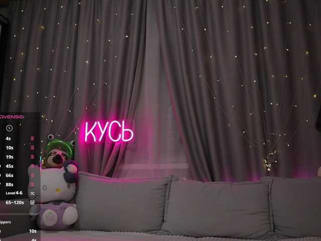 1-x's BongaCams show and profile