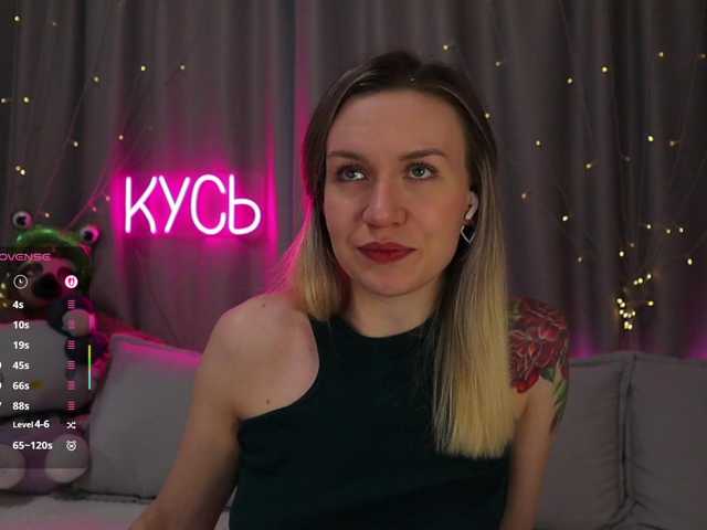1-x's BongaCams show and profile