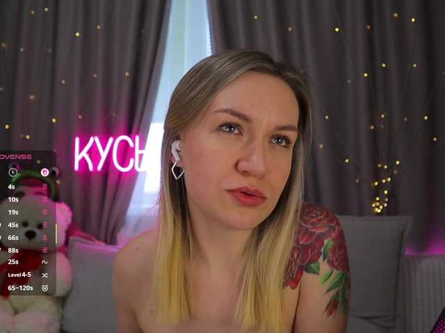 1-x's BongaCams show and profile