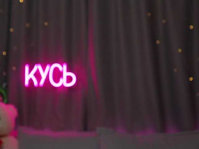 1-x's BongaCams show and profile