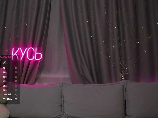 1-x's BongaCams show and profile