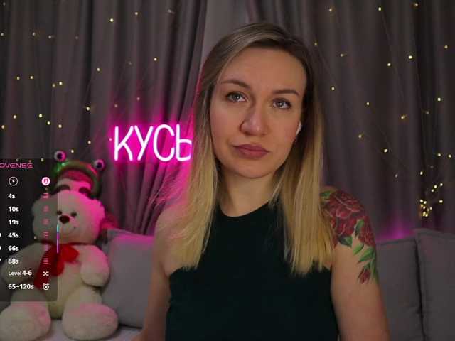 1-x's BongaCams show and profile