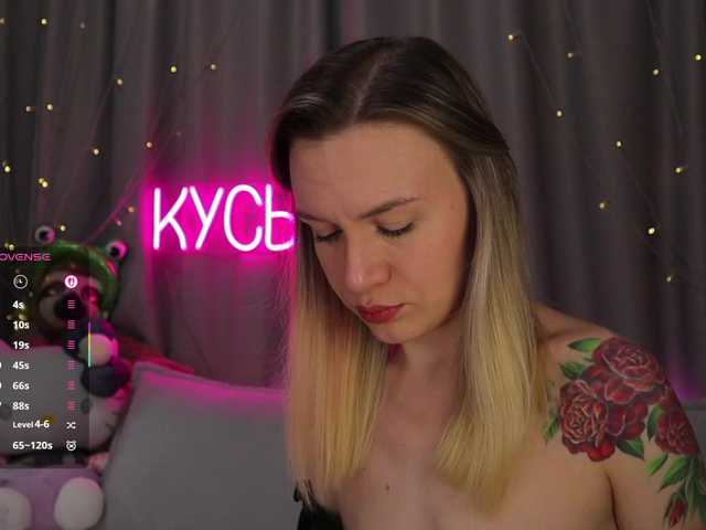 1-x's BongaCams show and profile