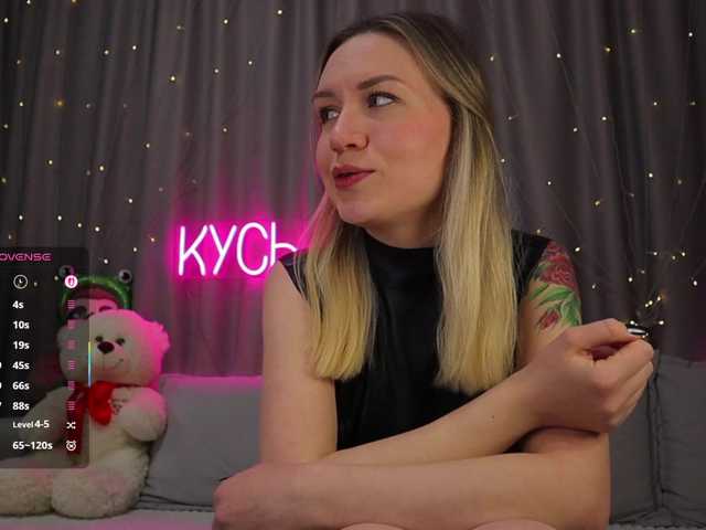 1-x's BongaCams show and profile