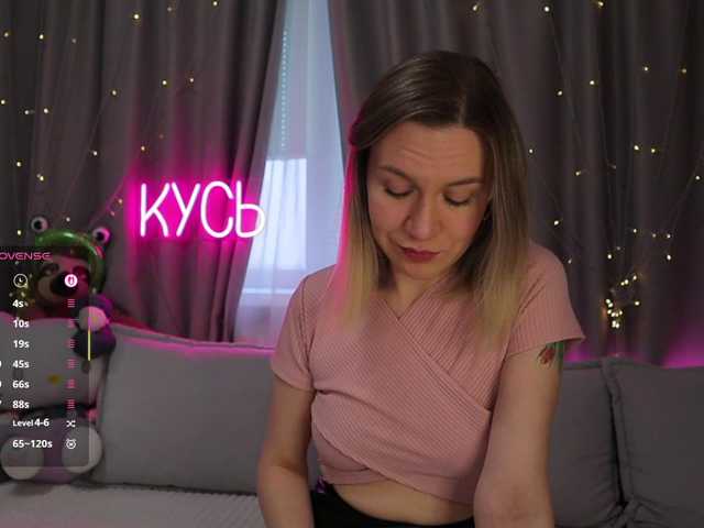 1-x's BongaCams show and profile