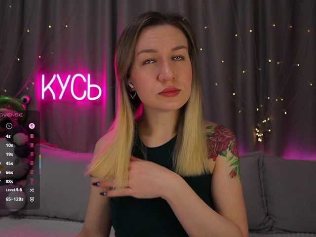 1-x's BongaCams show and profile