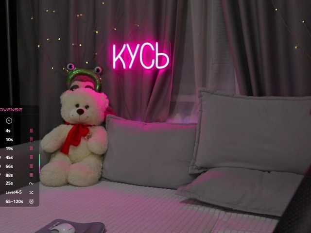 1-x's BongaCams show and profile