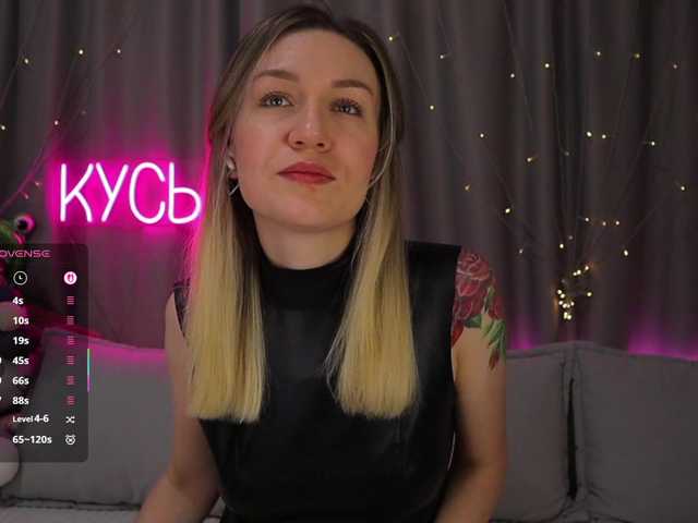 1-x's BongaCams show and profile