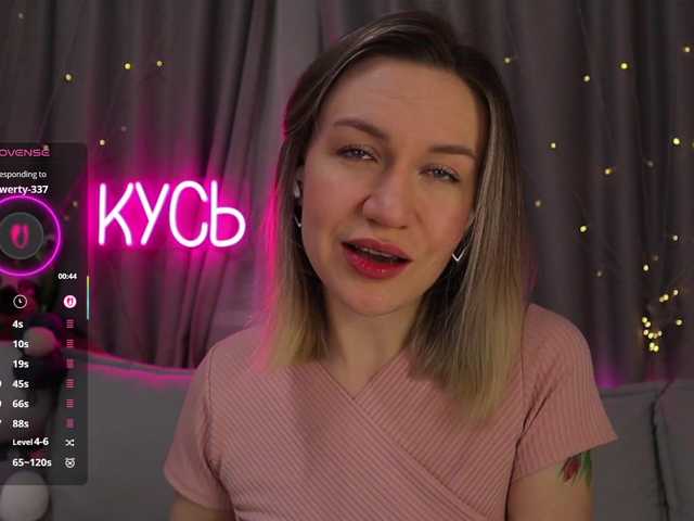 1-x's BongaCams show and profile