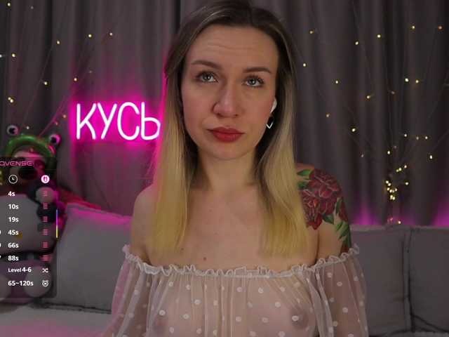 1-x's BongaCams show and profile