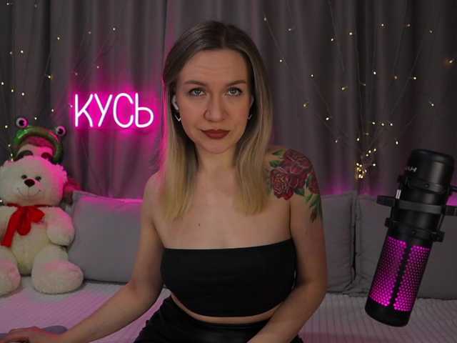 1-x's BongaCams show and profile