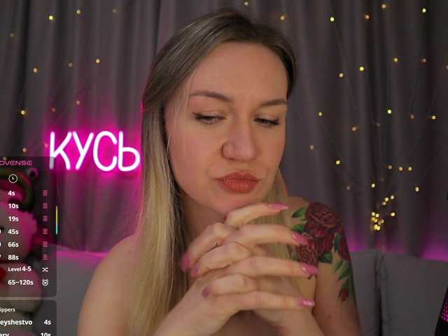 1-x's BongaCams show and profile