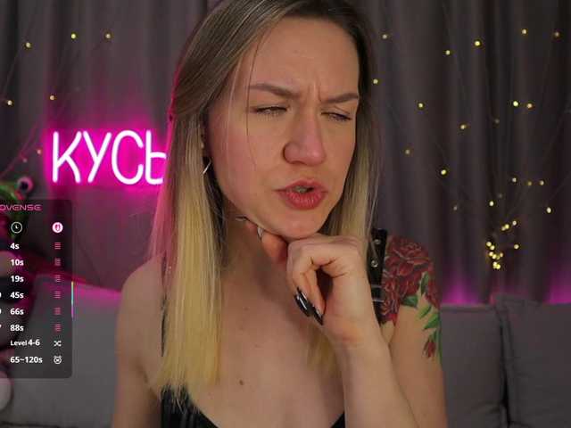 1-x's BongaCams show and profile