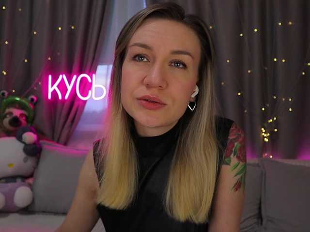 1-x's BongaCams show and profile