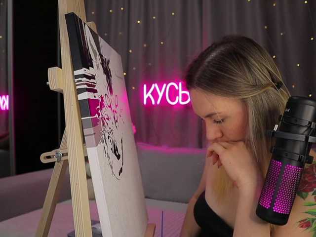 1-x's BongaCams show and profile