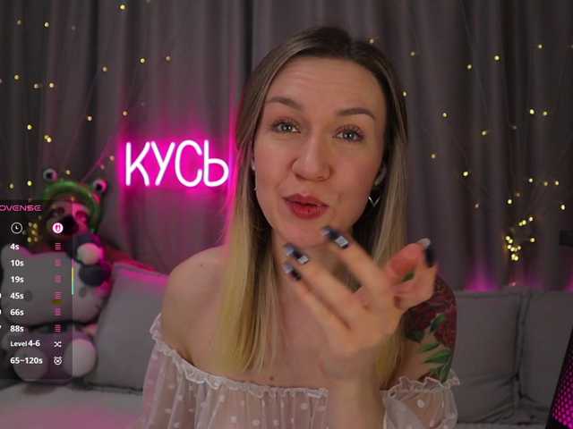 1-x's BongaCams show and profile