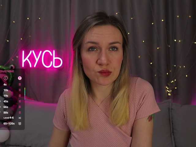 1-x's BongaCams show and profile