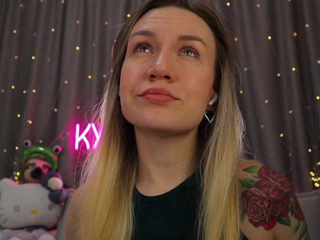 1-x's BongaCams show and profile