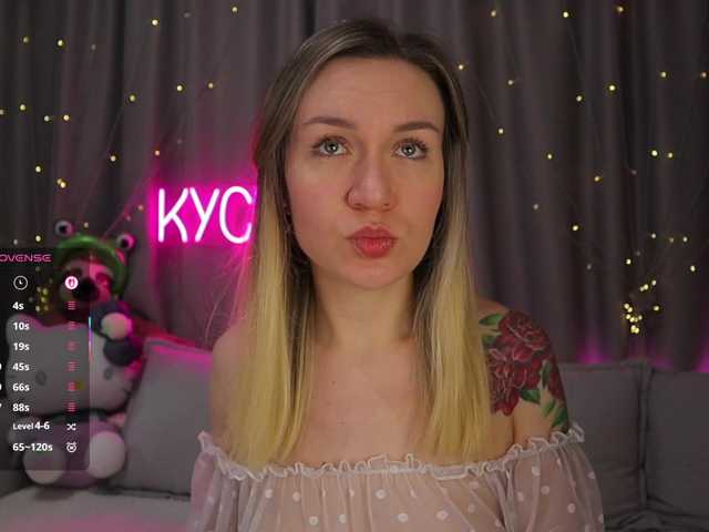 1-x's BongaCams show and profile