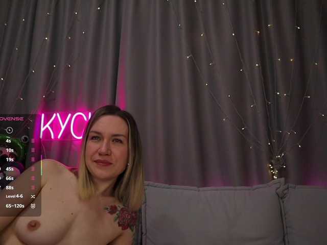 1-x's BongaCams show and profile