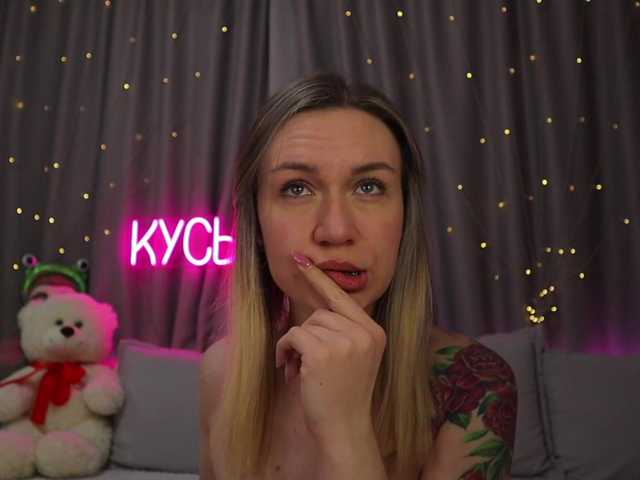 1-x's BongaCams show and profile