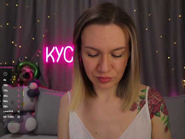 1-x's BongaCams show and profile