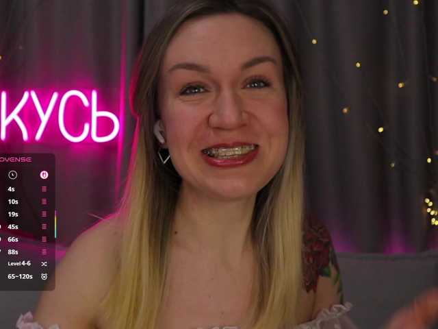 1-x's BongaCams show and profile