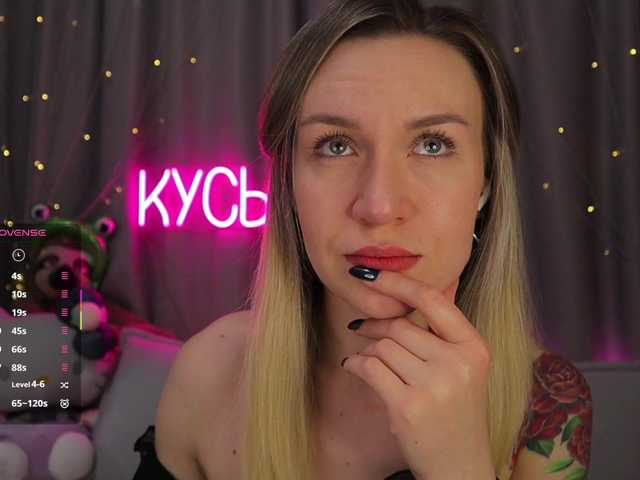 1-x's BongaCams show and profile