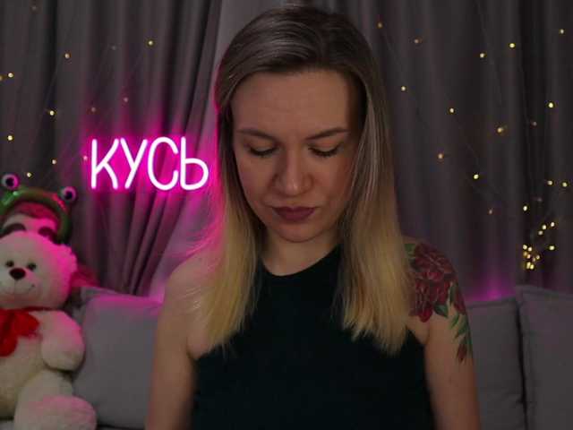 1-x's BongaCams show and profile