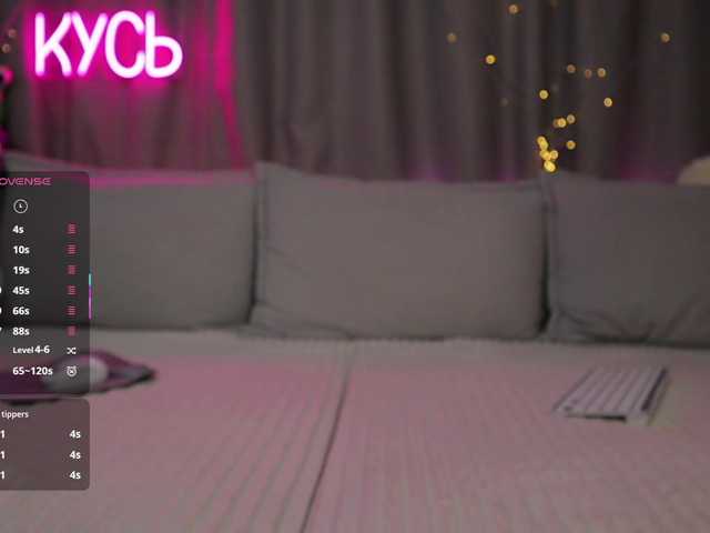 1-x's BongaCams show and profile