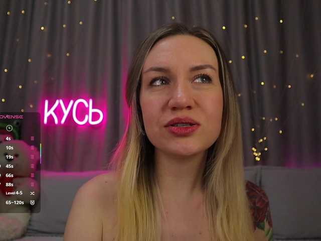 1-x's BongaCams show and profile