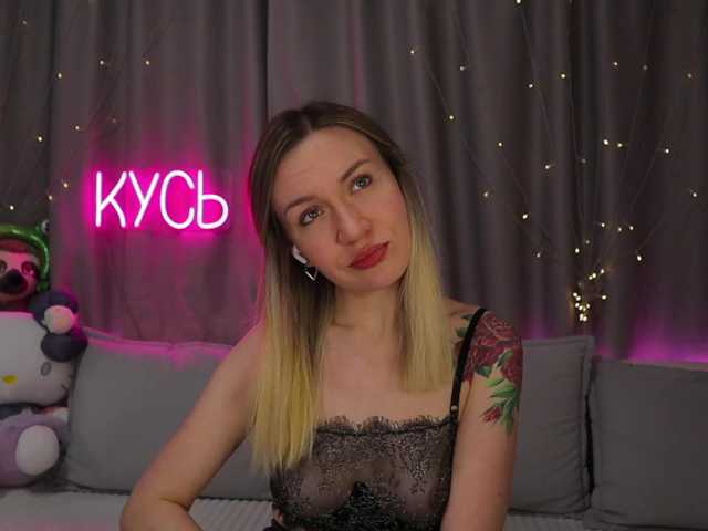 1-x's BongaCams show and profile