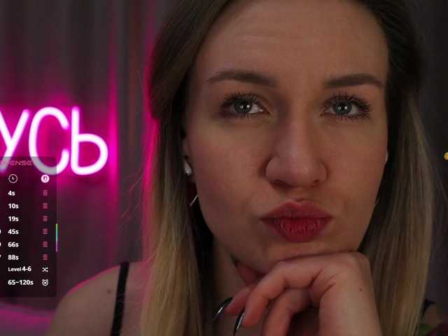 1-x's BongaCams show and profile